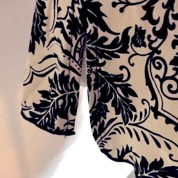 Moa Moa Pointed Sleeve Top Med. - Picture 4 of 7